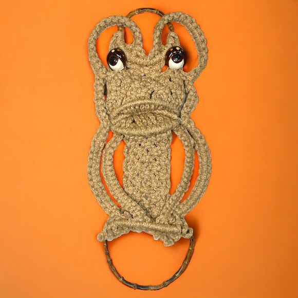 Vintage 70s Macrame Tan Frog Wall Art Decor Hanging Towel Holder Hippy 26x12 - Picture 11 of 11